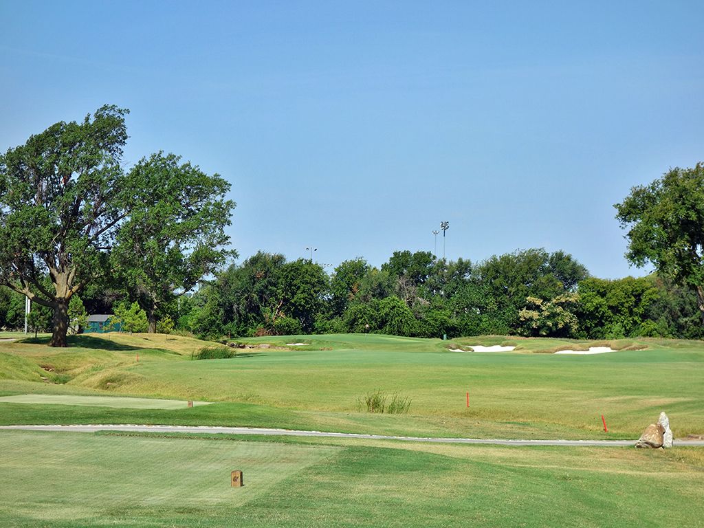 10th Hole at Jimmie Austin Golf Club (322 Yard Par 4)